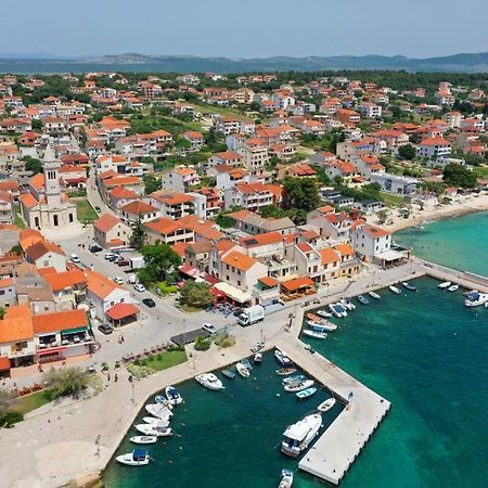 Ferienwohnung Apartman Bluemarin Pakoštane Exterior foto