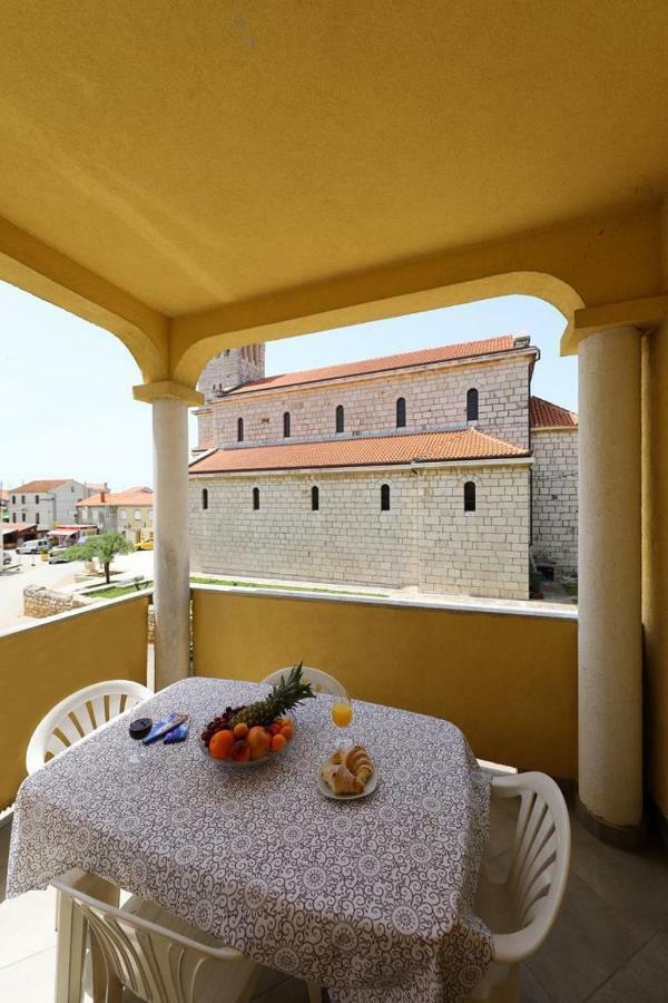 Ferienwohnung Apartman Bluemarin Pakoštane Exterior foto