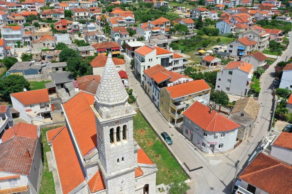 Ferienwohnung Apartman Bluemarin Pakoštane Exterior foto
