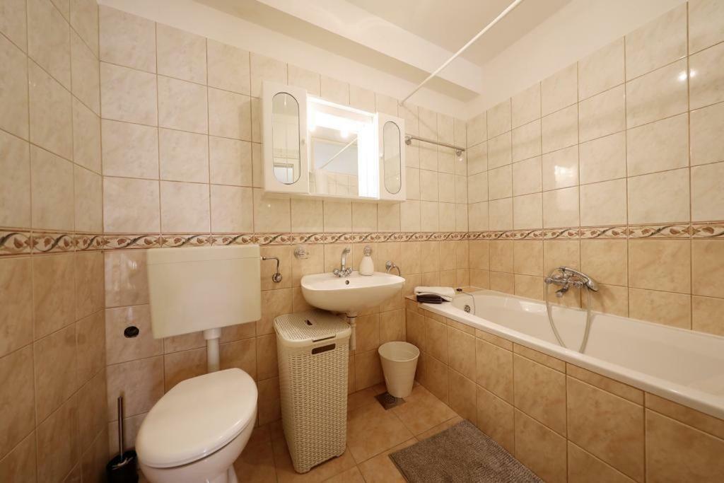 Ferienwohnung Apartman Bluemarin Pakoštane Exterior foto